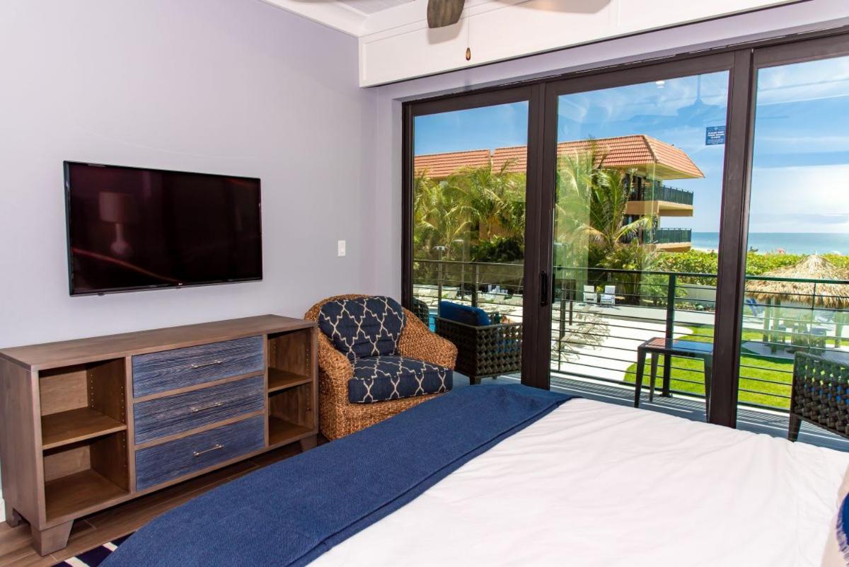 Junior Suite with Pool View